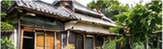 古い一戸建ての外観